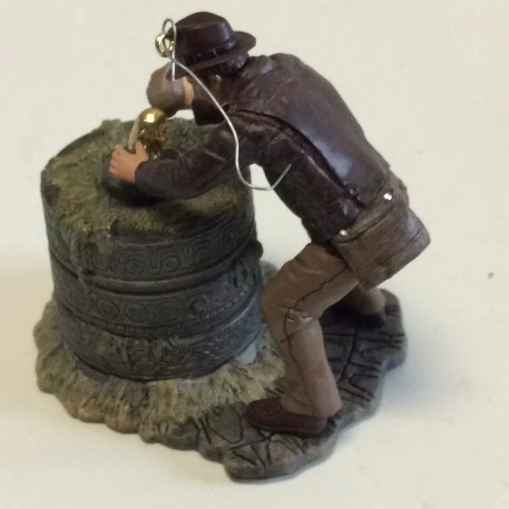 2009 Hallmark Indiana Jones Raiders of the Lost Ark Ornament Retrieving the Idol